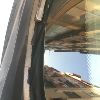 Renault Ön Cam Fitillerinde Çatlamalar Oluşması