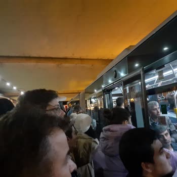 Metrobüs Bekleme Çilesi