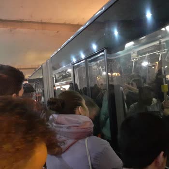 Metrobüs Bekleme Çilesi