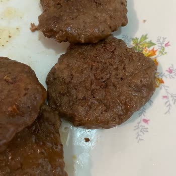 Beşler Sucuk Hayal Kırıklığına Uğratan Köfte Ve Kıyma Deneyimi