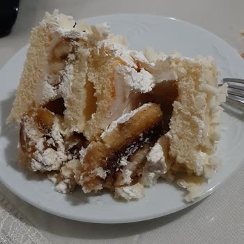 Kıyı Pastanesi Bozuk Ve Bayat Pasta.