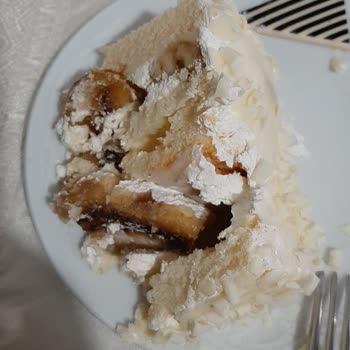 Kıyı Pastanesi Bozuk Ve Bayat Pasta.