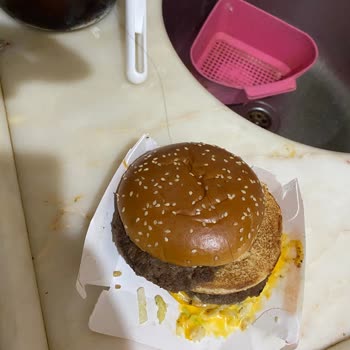 McDonald's Big Mac'te Beklenmedik Misafir!