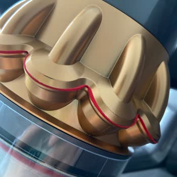 Dyson Servise Giden Ürün Defolu Parça Alt Model Parça Takıyor