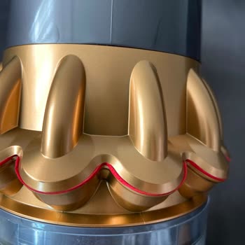 Dyson Servise Giden Ürün Defolu Parça Alt Model Parça Takıyor