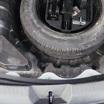 Renault Megane 4 Bagaj Zemini Çökme