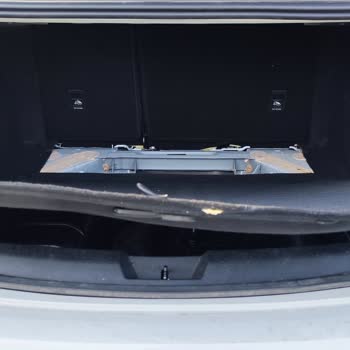 Renault Megane 4 Bagaj Zemini Çökme