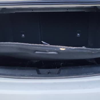 Renault Megane 4 Bagaj Zemini Çökme