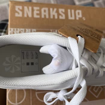 Sneaksup.com Lekeli Ayakkabı Gönderdi