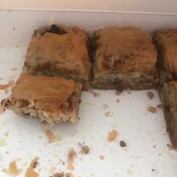 Alimoğlu Baklava Cevizli Baklavadan Tırnak Çıktı