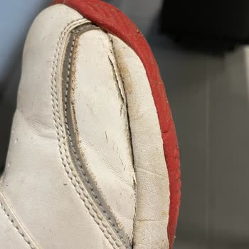 Jump Spor Ayakkabısının Bir Ay Olmadan Yırtılması