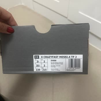 Adidas Krampon 1 Ayda Yırtıldı Ve Ürünlerinin Arkasında Durmuyorlar
