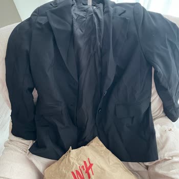 H&M Sent Me Wrinkled Blazer