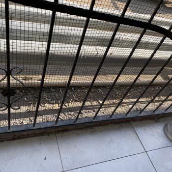 Adana Havaalanı Dış Hatlar Sigara İçme Alanı Temizlik Sorunu