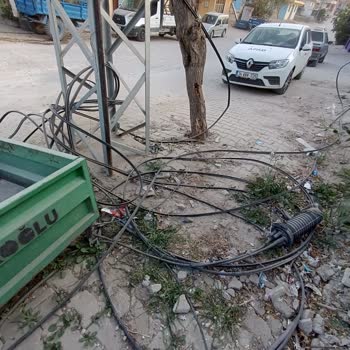 Türk Telekom Sorumsuzluğu, Elektrik Direklerine Bağlı Kablolar