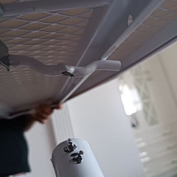 Gazzella Ütü Masası Kırıldı
