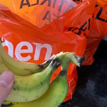 Migros Çürümüş Muz Ve Sararmış Pırasa...