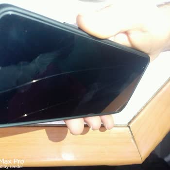 Reeder S19 Max Pro Ekran Kırıldı