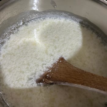 Çağdaş Marketler AOÇ Süt İleri Tarihli Ama Bozuk!