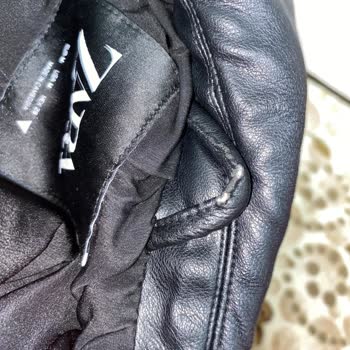 Zara Derki Ceket Soyuluyor