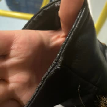 Zara Derki Ceket Soyuluyor