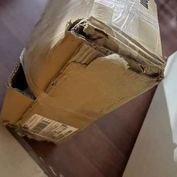 Sürat Kargo Kargomu Taşımak Yerine Yerde Sürükleyerek Getirdiler