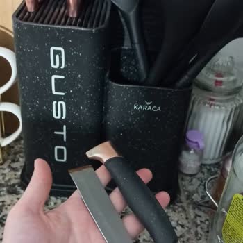 Karaca Züccaciye Ekmeye Peynir Sürerken Kırılan Bıçak