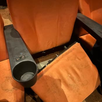 Paribu Cineverse Sinema Salonunun Bakımsızlığı