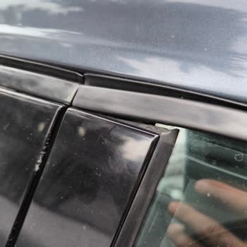 Renault Megane 4 Arka Cam Fitil Yırtılması
