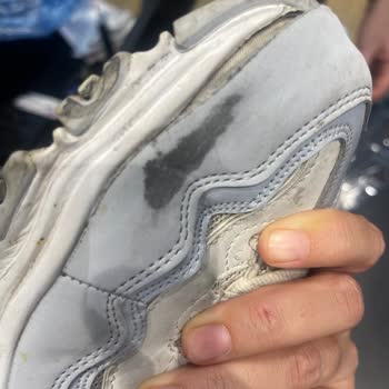 Premium Skechers Shoes Turn to Shreds in Just Four Months