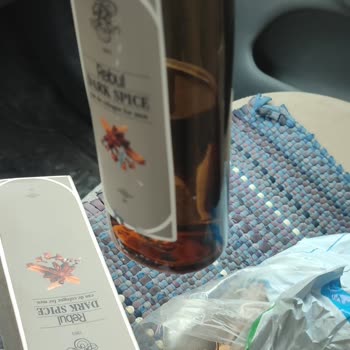 Rebul Siparişim Geldi Ama Bir Tanesi Dökülmüş, Yarım Şişeden Az Kolonya