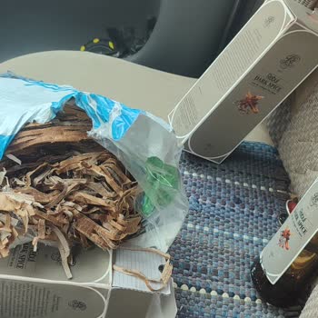 Rebul Siparişim Geldi Ama Bir Tanesi Dökülmüş, Yarım Şişeden Az Kolonya