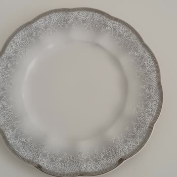 Kütahya Porselen Tabaklarımın Üstündeki Desenler Çıtlama Yaparak Kalkıyor
