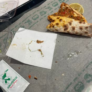 Hacıoğlu Restaurant Lahmacunda Plastik Şoku!