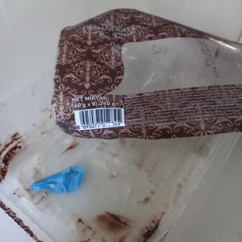 BİM Eklerim İçinde Mavi Bir Şey Çıktı Balon Gibi Eldiven Gibi