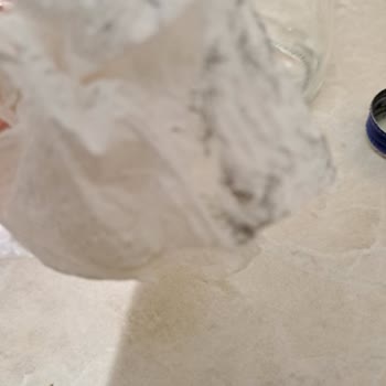 Uludağ Premium 750 Ml Cam Şişe Kapağı Siyah Boya Şeklinde Çözünüyor!