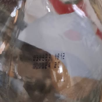 Uludağ Premium 750 Ml Cam Şişe Kapağı Siyah Boya Şeklinde Çözünüyor!