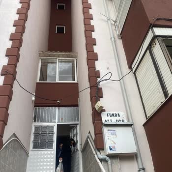 Türk Telekom Kabloları Sarkmış Ve Dağınık