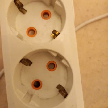 Arzum Ütü Fişten Çekerken Ateş Çıkardı