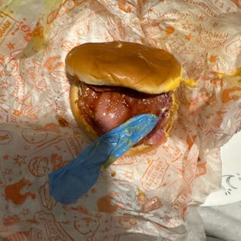 Popeyes Hamburgerden Çıkan Lateks Eldiven.