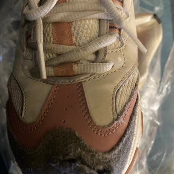 Skechers Ayakkabısının 1.5 Ay İçinde Ön Burun Yırtılması