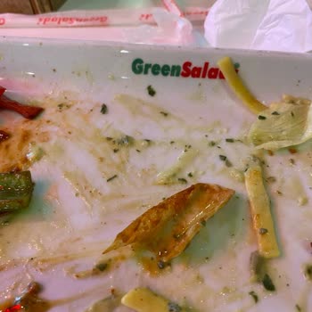 Marmara Park Greensalads Restoranında Tabaktan Çıkan Cisim