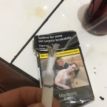 Marlboro Edge Bir Dalı Yarı Yarıya Boş