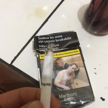 Marlboro Edge Bir Dalı Yarı Yarıya Boş