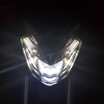 Bajaj D400 Ug Farları Sönükleşti