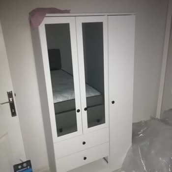 Vivense Gelen Çekmecenin İki Tarafın Da Aynı Yöndedir.