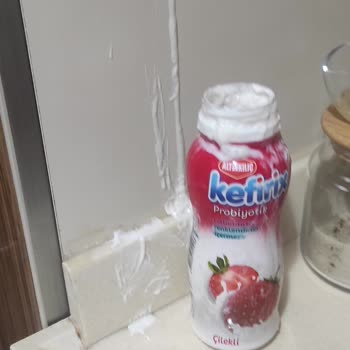 Altınkılıç Markalı Çilekli Kefir Patladı