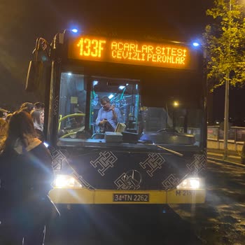 İBB - İstanbul Büyükşehir Belediyesi Otobüs Şoförü Terbiyesizliği