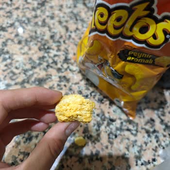 Cheetos Cipsin İçinden Çıkan
