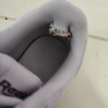 Reebok Ayakkabının İçinin Parçalanması